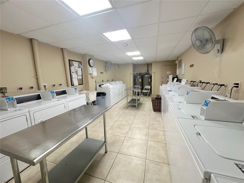 For Sale: $170,000 (1 beds, 1 baths, 690 Square Feet)