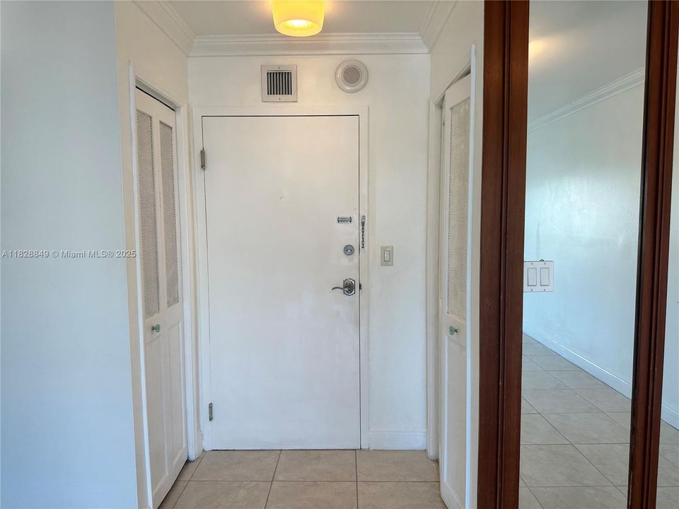 For Sale: $170,000 (1 beds, 1 baths, 690 Square Feet)