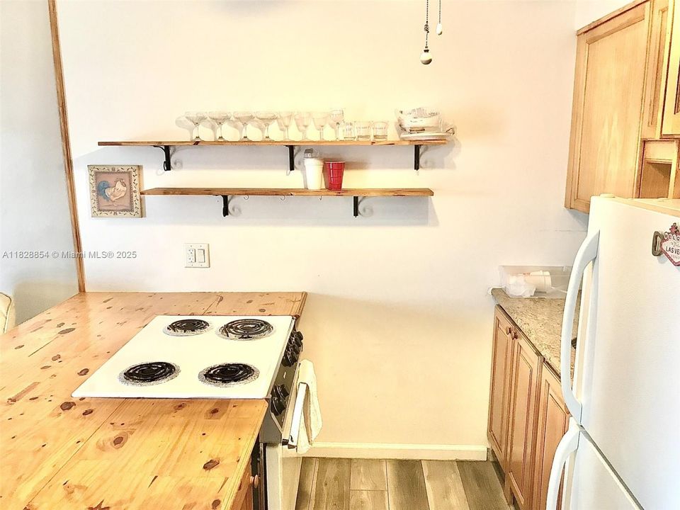 待售: $113,000 (1 贝兹, 1 浴室, 625 平方英尺)