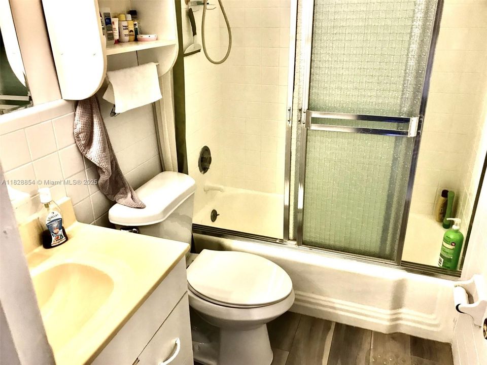 待售: $113,000 (1 贝兹, 1 浴室, 625 平方英尺)