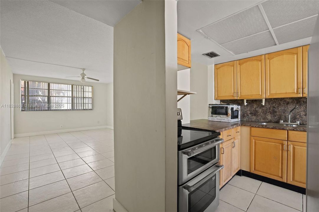 最近售出: $112,967 (1 贝兹, 1 浴室, 732 平方英尺)