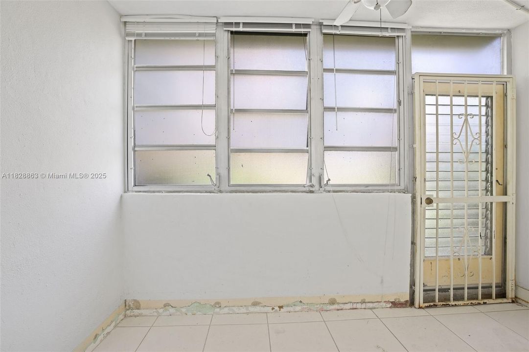 最近售出: $112,967 (1 贝兹, 1 浴室, 732 平方英尺)