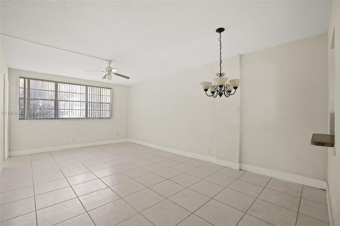 最近售出: $112,967 (1 贝兹, 1 浴室, 732 平方英尺)