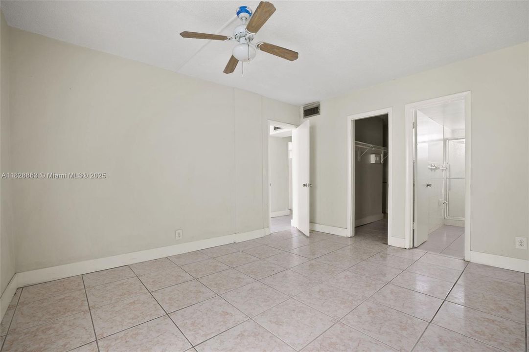 最近售出: $112,967 (1 贝兹, 1 浴室, 732 平方英尺)