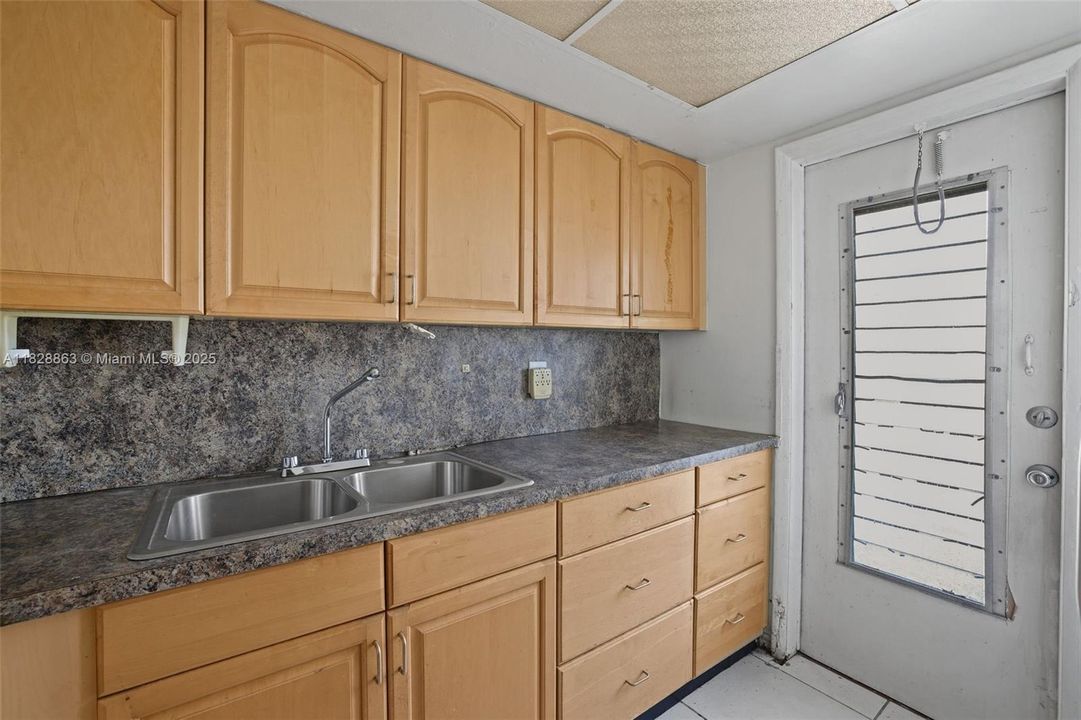 最近售出: $112,967 (1 贝兹, 1 浴室, 732 平方英尺)