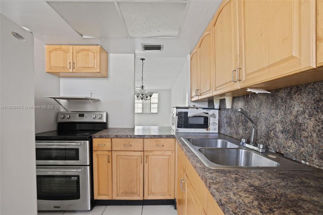 最近售出: $112,967 (1 贝兹, 1 浴室, 732 平方英尺)