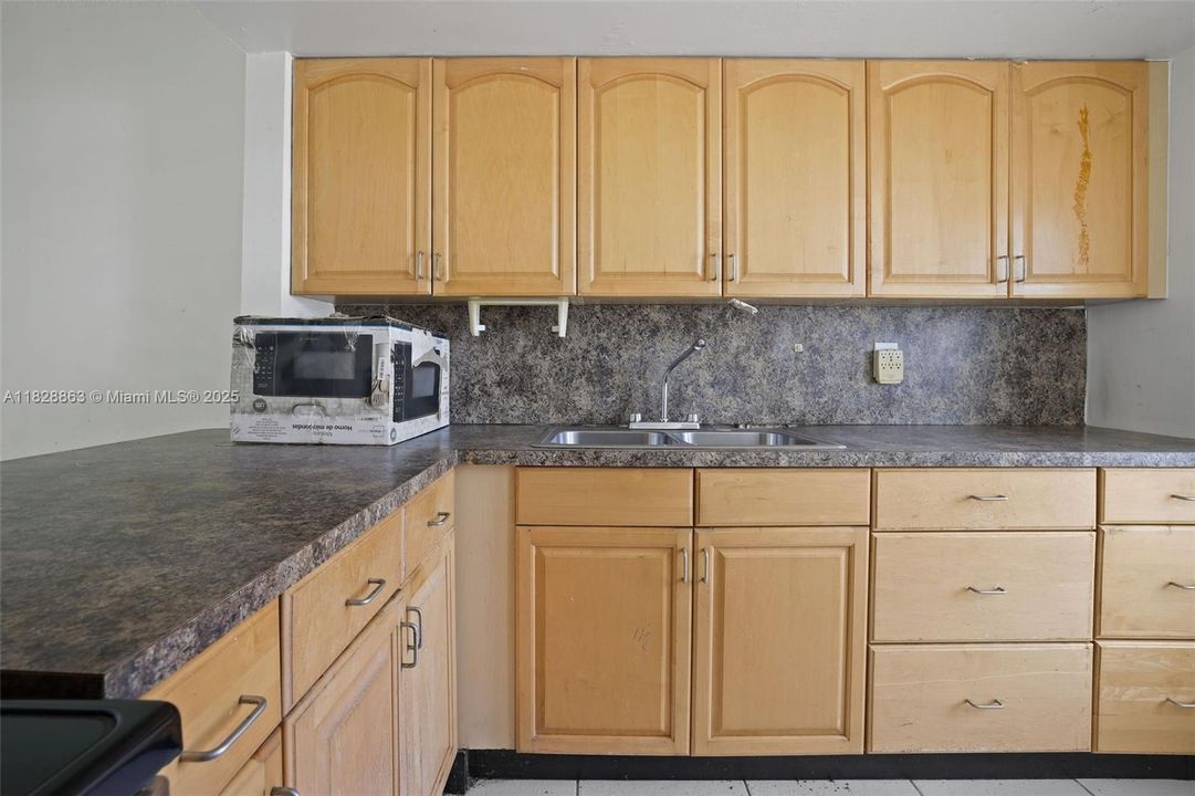 最近售出: $112,967 (1 贝兹, 1 浴室, 732 平方英尺)