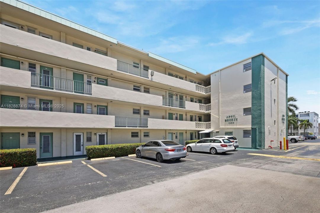 Recently Sold: $112,967 (1 beds, 1 baths, 732 Square Feet)