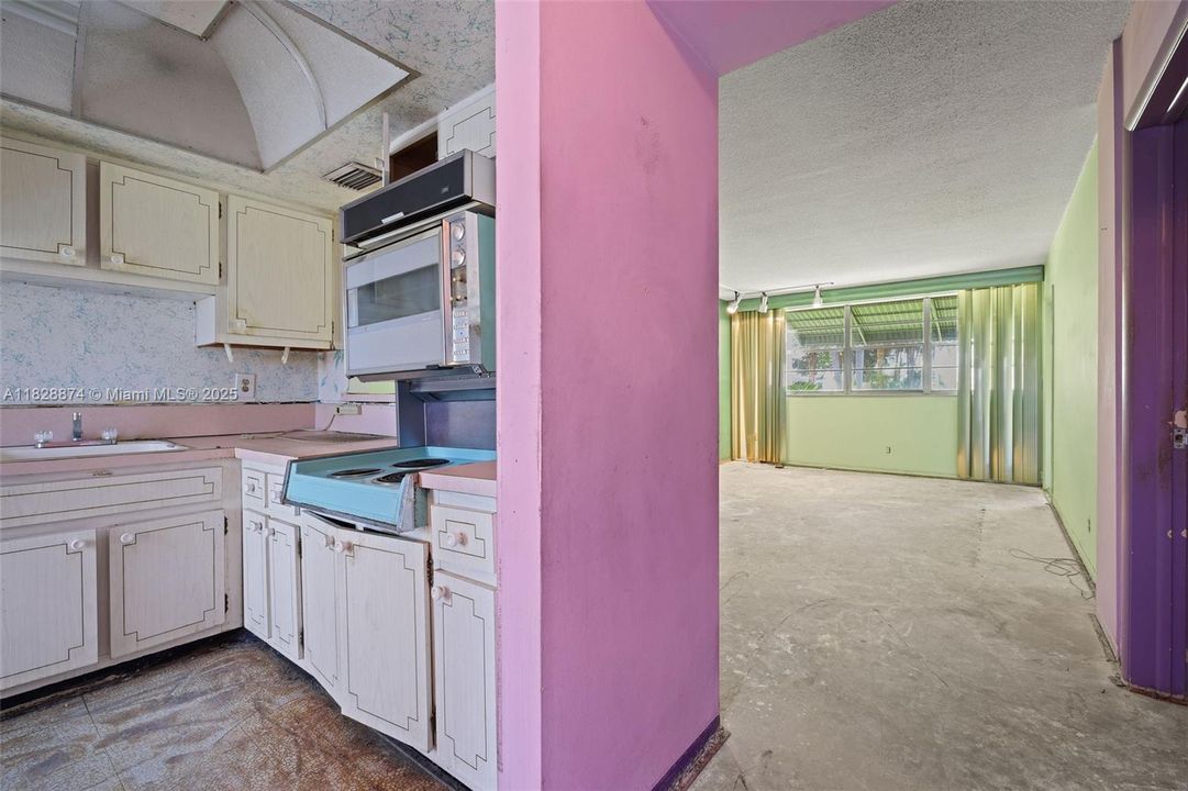 Recently Sold: $112,967 (1 beds, 1 baths, 732 Square Feet)