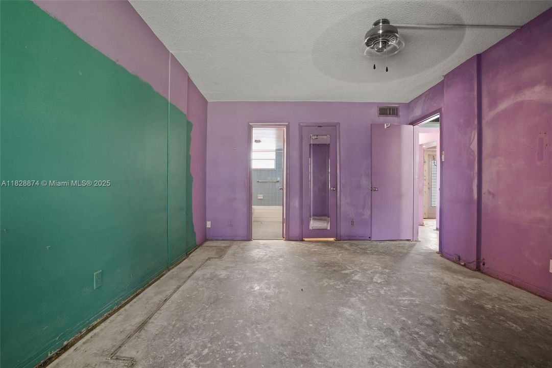 Recently Sold: $112,967 (1 beds, 1 baths, 732 Square Feet)