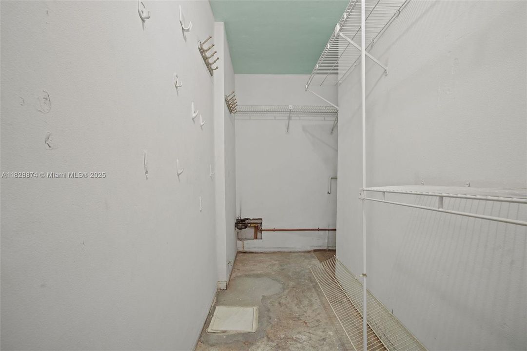 Recently Sold: $112,967 (1 beds, 1 baths, 732 Square Feet)