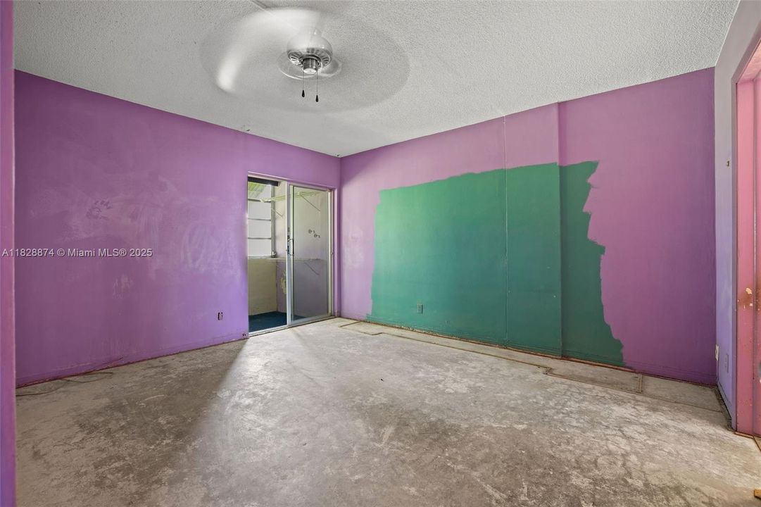 Recently Sold: $112,967 (1 beds, 1 baths, 732 Square Feet)