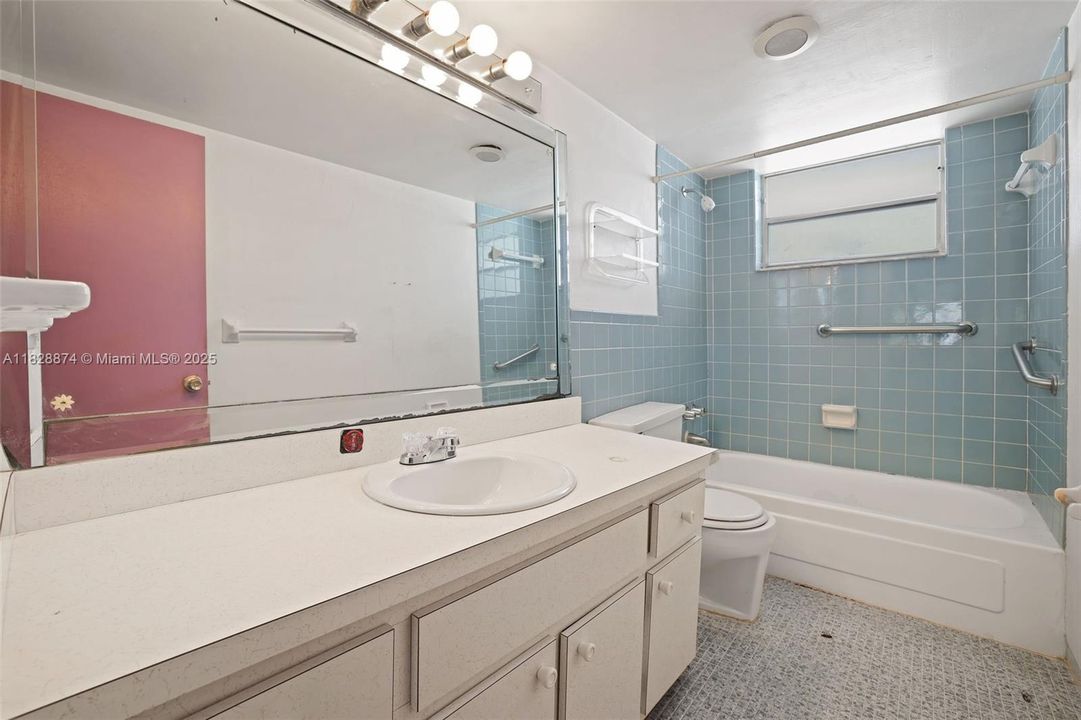 Recently Sold: $112,967 (1 beds, 1 baths, 732 Square Feet)