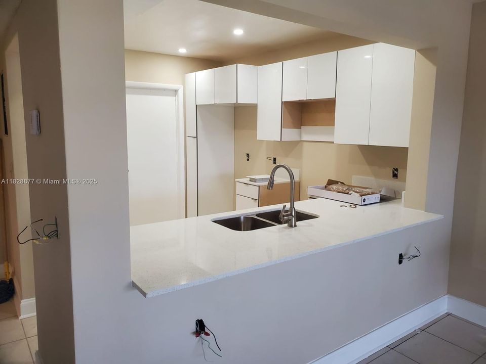 На продажу: $169,900 (1 спален, 1 ванн, 770 Квадратных фут)