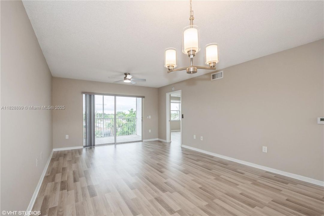 Active With Contract: $169,950 (2 beds, 2 baths, 950 Square Feet)