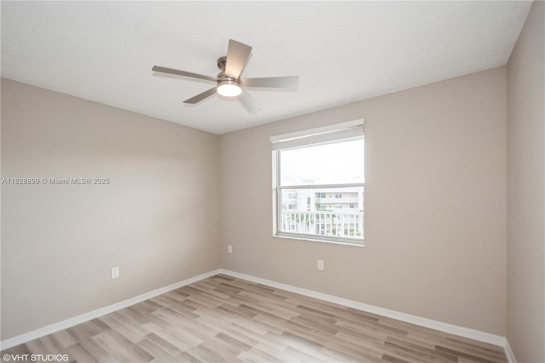 Active With Contract: $169,950 (2 beds, 2 baths, 950 Square Feet)