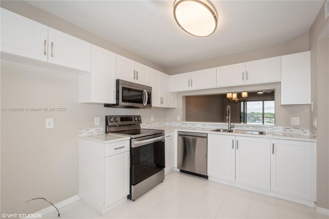 Active With Contract: $169,950 (2 beds, 2 baths, 950 Square Feet)