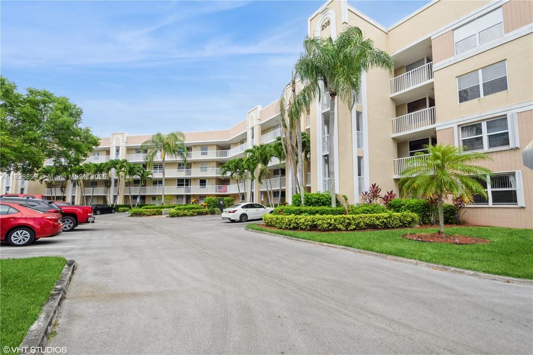 Active With Contract: $169,950 (2 beds, 2 baths, 950 Square Feet)