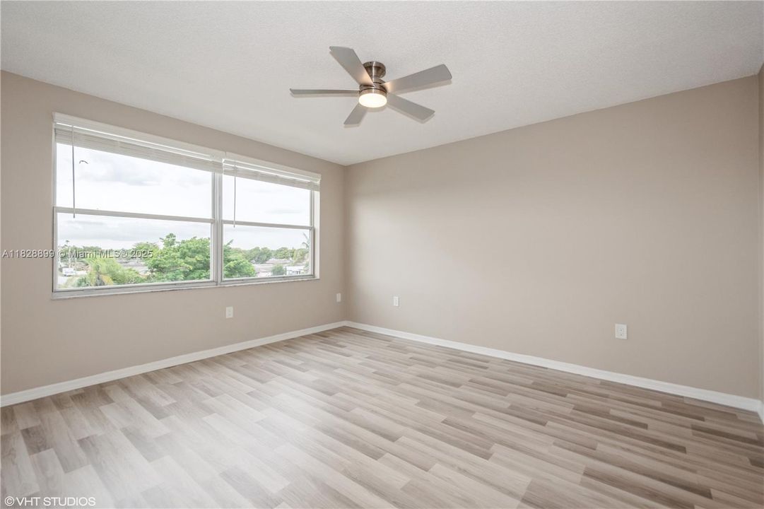 Active With Contract: $169,950 (2 beds, 2 baths, 950 Square Feet)