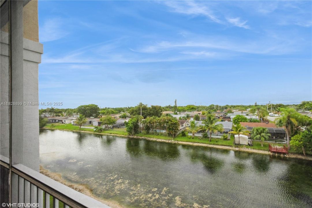 Active With Contract: $169,950 (2 beds, 2 baths, 950 Square Feet)