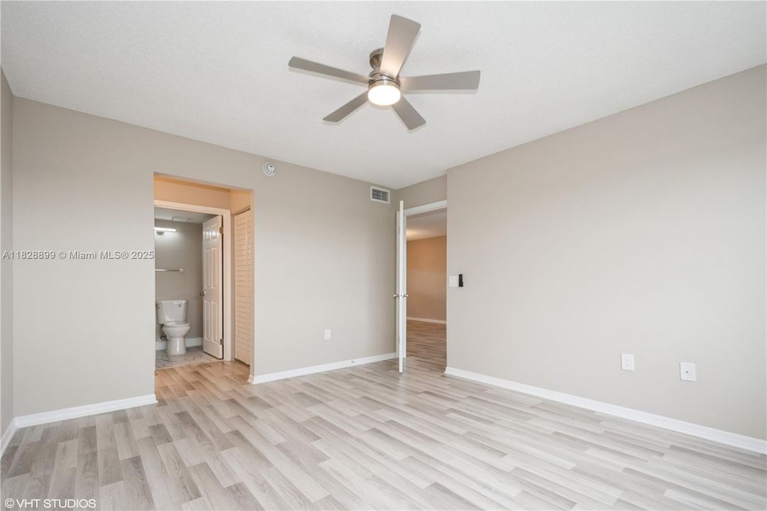 Active With Contract: $169,950 (2 beds, 2 baths, 950 Square Feet)