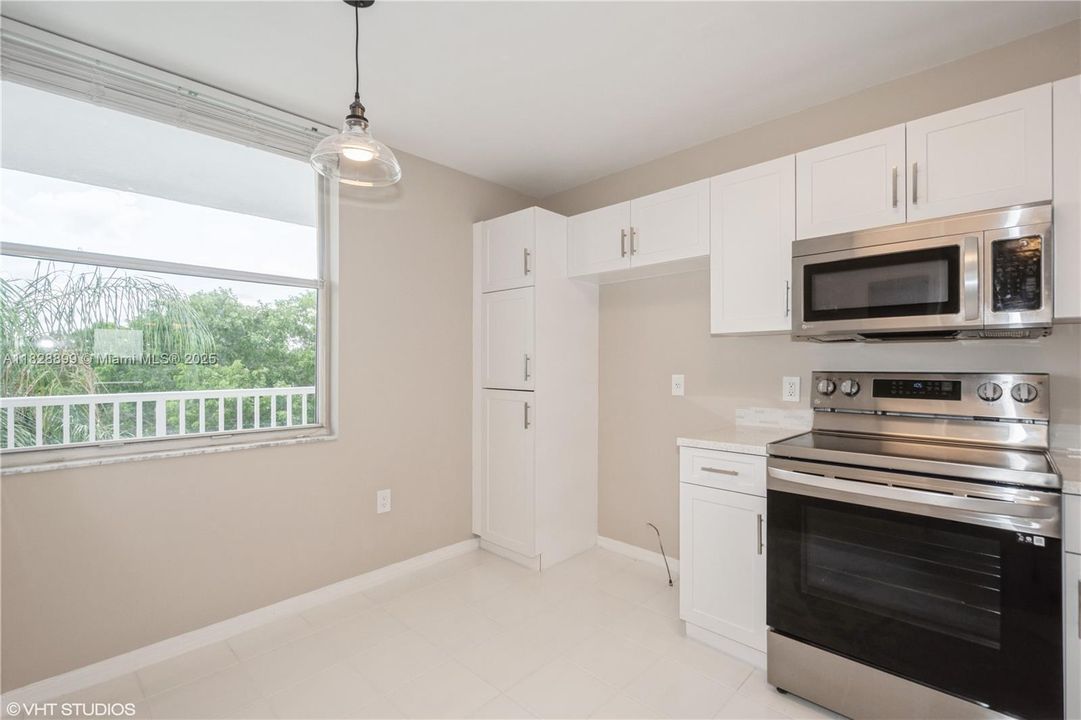 Active With Contract: $169,950 (2 beds, 2 baths, 950 Square Feet)