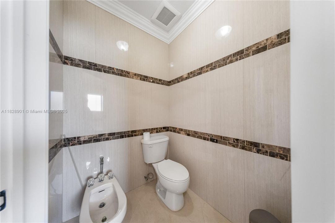 Недавно продано: $980,000 (4 спален, 3 ванн, 2351 Квадратных фут)