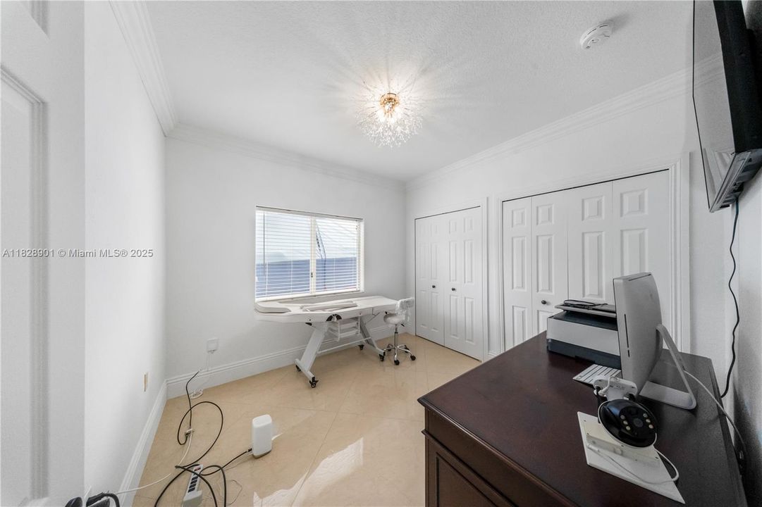 Недавно продано: $980,000 (4 спален, 3 ванн, 2351 Квадратных фут)