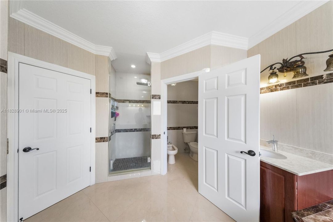 Недавно продано: $980,000 (4 спален, 3 ванн, 2351 Квадратных фут)