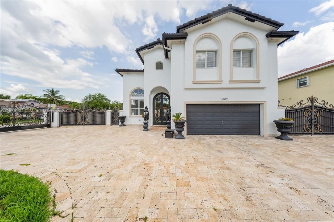 Недавно продано: $980,000 (4 спален, 3 ванн, 2351 Квадратных фут)