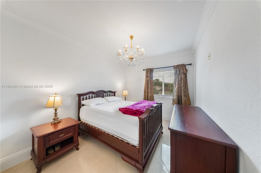 Недавно продано: $980,000 (4 спален, 3 ванн, 2351 Квадратных фут)