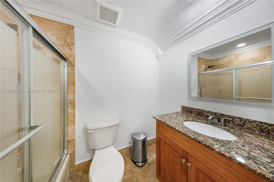 Недавно продано: $980,000 (4 спален, 3 ванн, 2351 Квадратных фут)