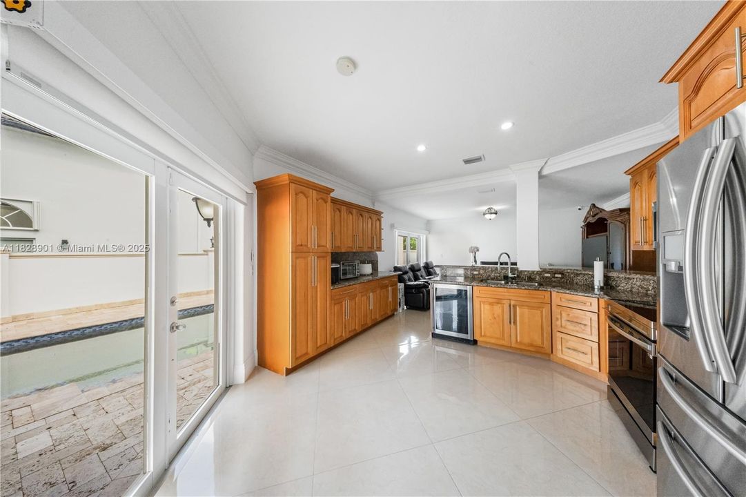 Недавно продано: $980,000 (4 спален, 3 ванн, 2351 Квадратных фут)