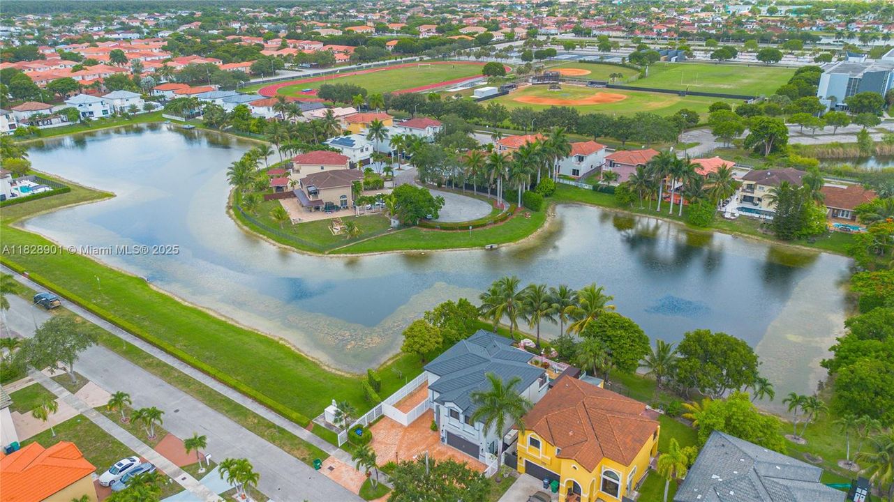 Недавно продано: $980,000 (4 спален, 3 ванн, 2351 Квадратных фут)