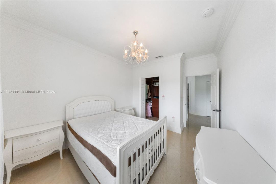 Недавно продано: $980,000 (4 спален, 3 ванн, 2351 Квадратных фут)