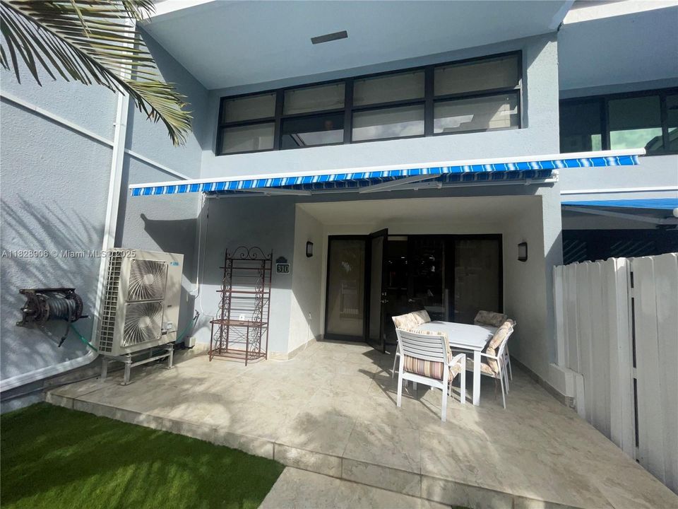 For Sale: $1,500,000 (4 beds, 3 baths, 2425 Square Feet)