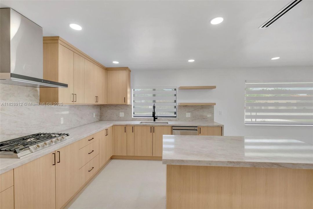 Vendido Recientemente: $779,999 (3 camas, 2 baños, 1886 Pies cuadrados)