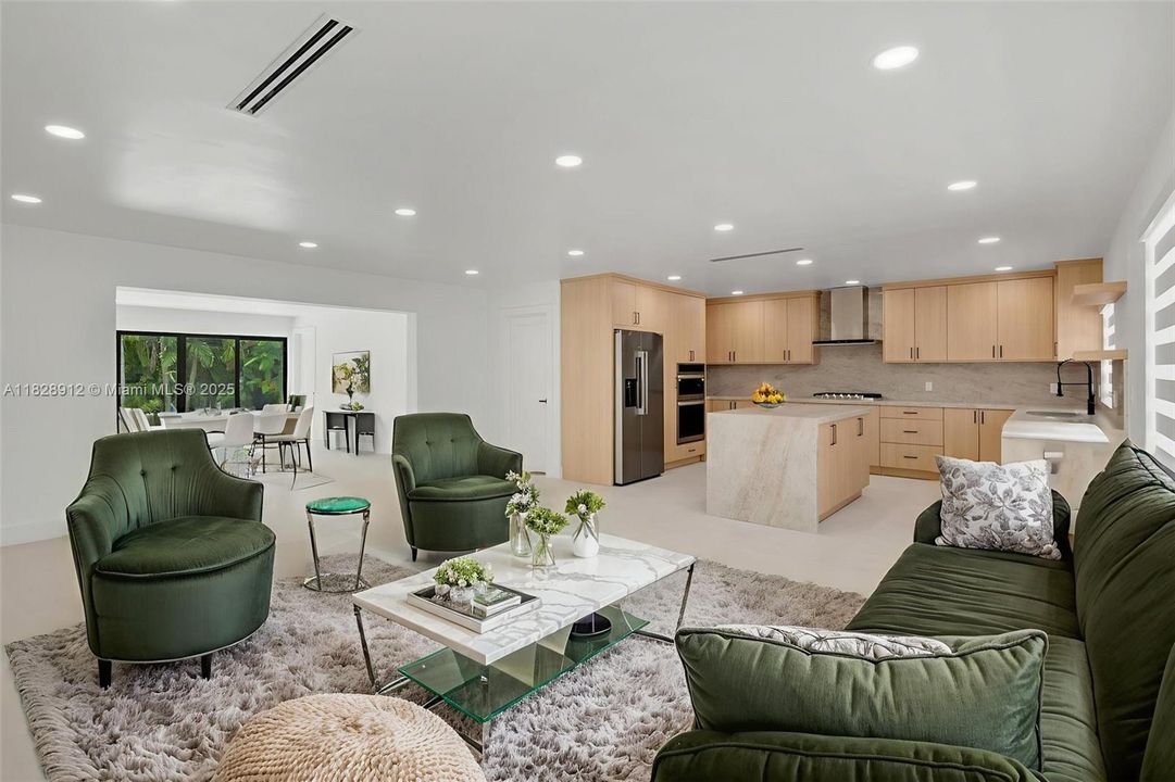 Vendido Recientemente: $779,999 (3 camas, 2 baños, 1886 Pies cuadrados)