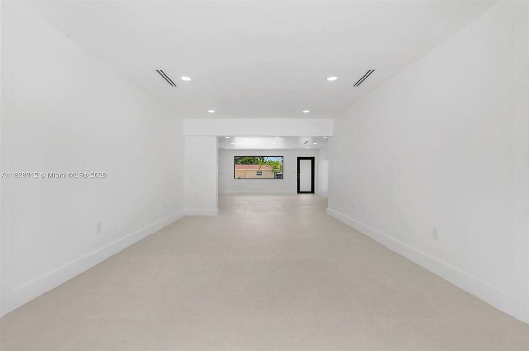 Vendido Recientemente: $779,999 (3 camas, 2 baños, 1886 Pies cuadrados)