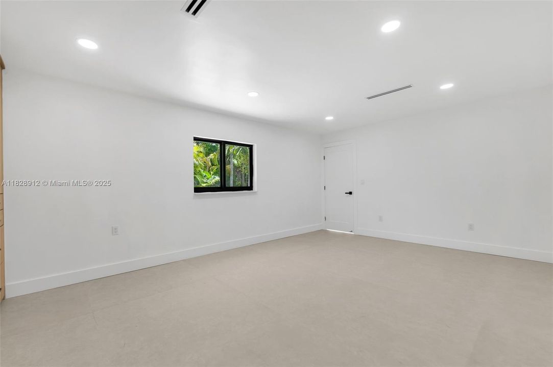 Vendido Recientemente: $779,999 (3 camas, 2 baños, 1886 Pies cuadrados)