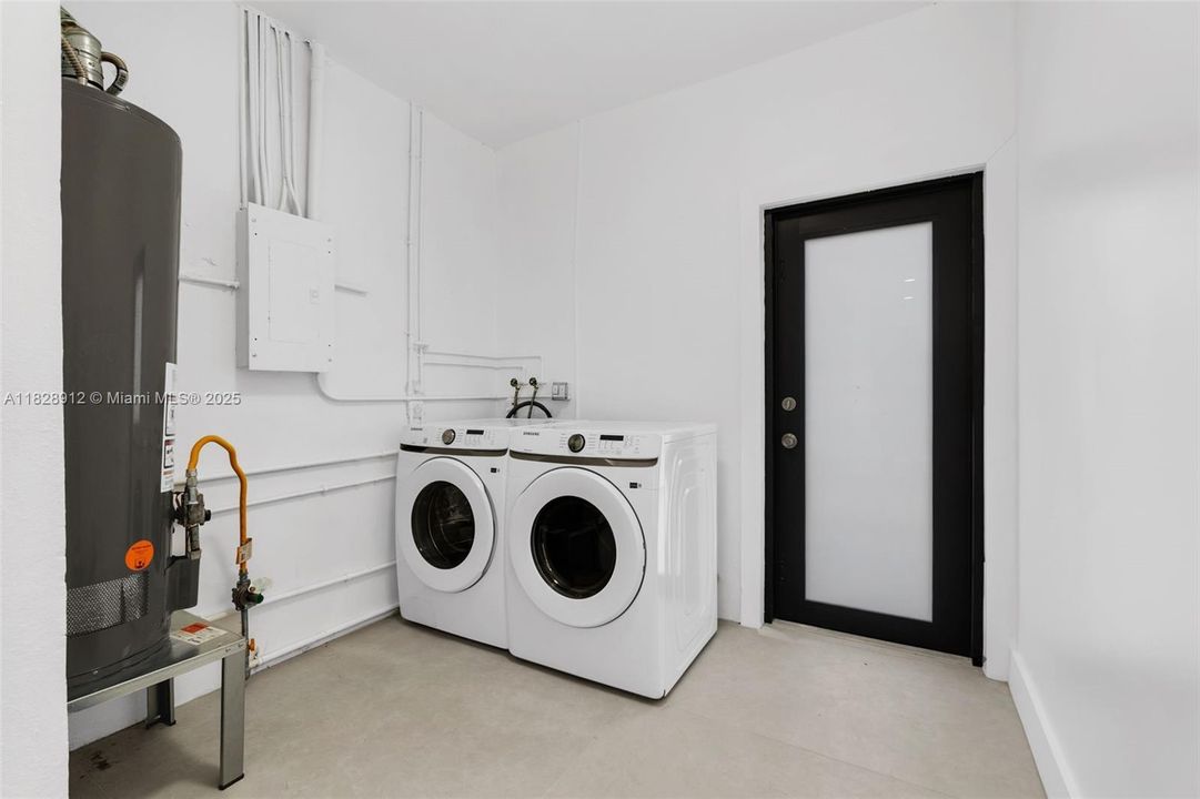 Vendido Recientemente: $779,999 (3 camas, 2 baños, 1886 Pies cuadrados)