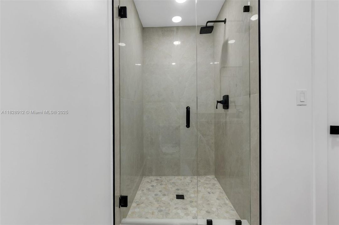 Vendido Recientemente: $779,999 (3 camas, 2 baños, 1886 Pies cuadrados)