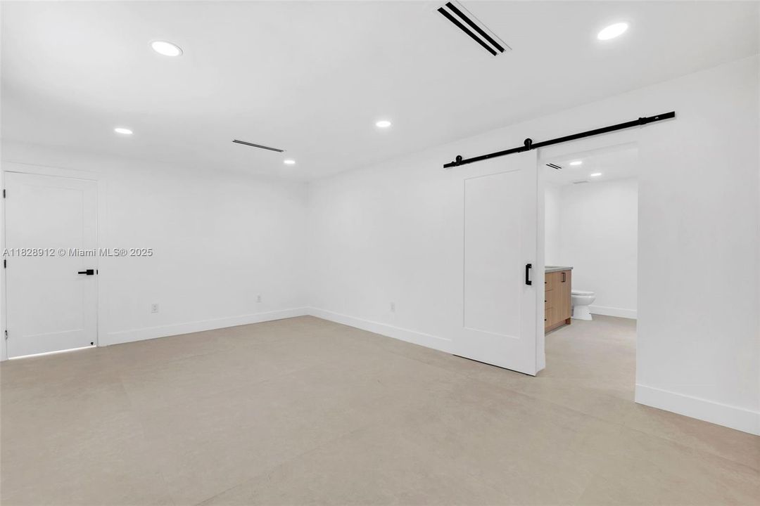 Vendido Recientemente: $779,999 (3 camas, 2 baños, 1886 Pies cuadrados)