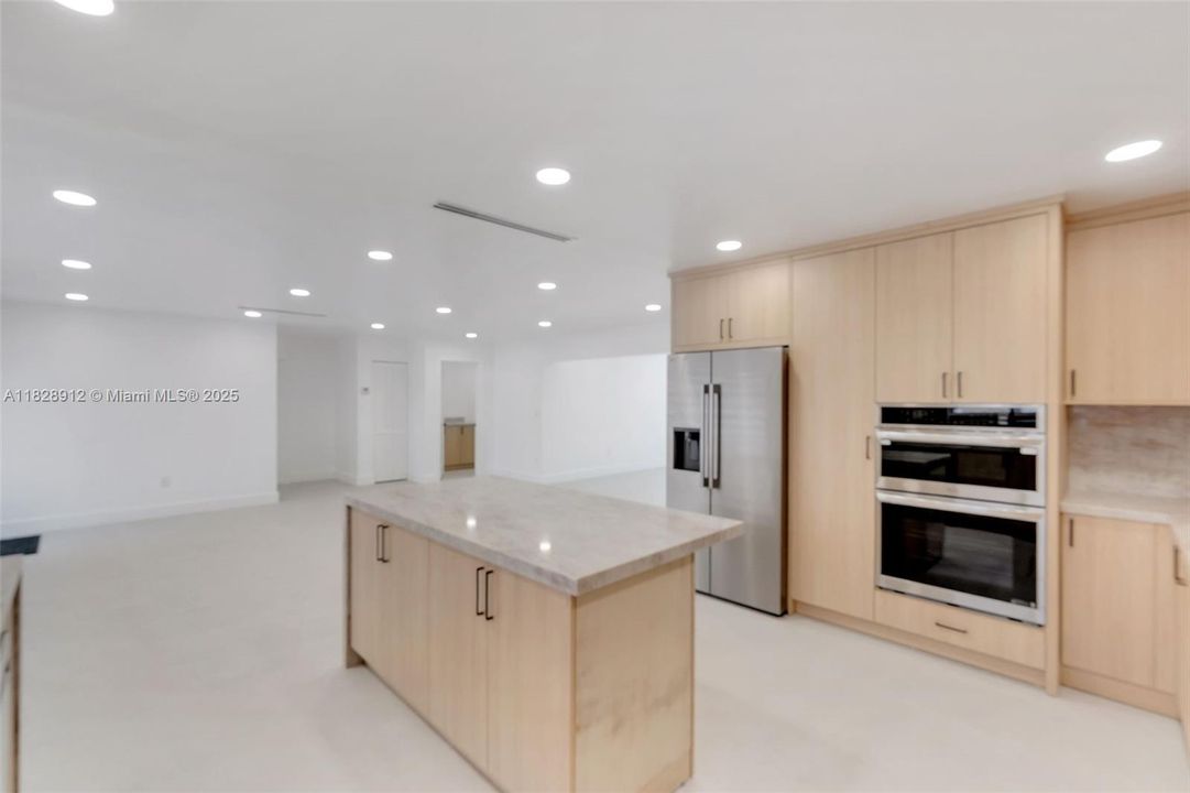 Vendido Recientemente: $779,999 (3 camas, 2 baños, 1886 Pies cuadrados)