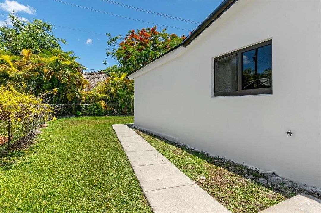 Vendido Recientemente: $779,999 (3 camas, 2 baños, 1886 Pies cuadrados)