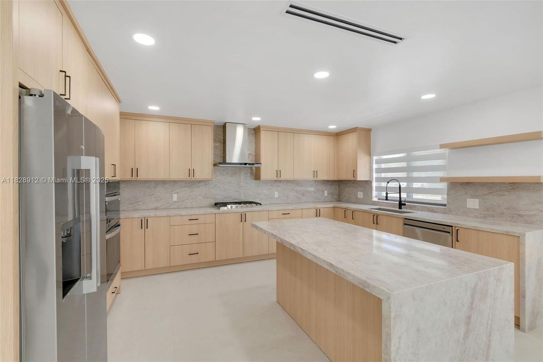 Vendido Recientemente: $779,999 (3 camas, 2 baños, 1886 Pies cuadrados)