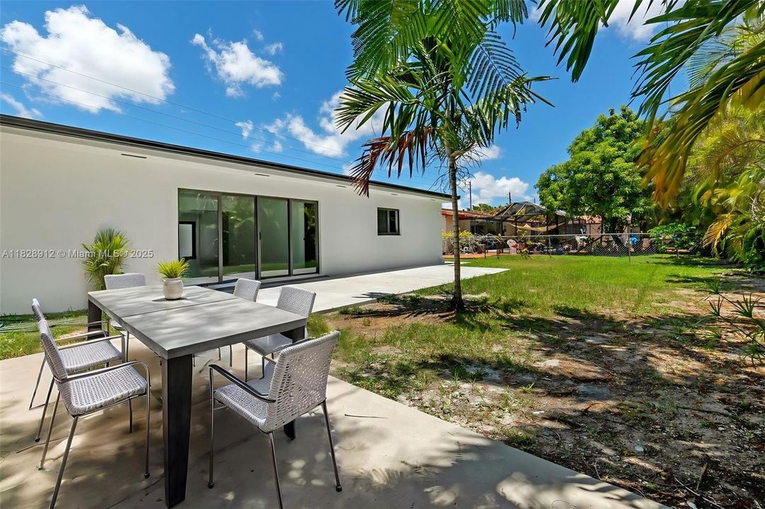 Vendido Recientemente: $779,999 (3 camas, 2 baños, 1886 Pies cuadrados)