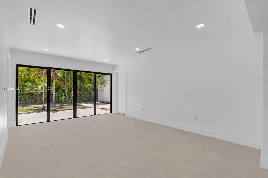 Vendido Recientemente: $779,999 (3 camas, 2 baños, 1886 Pies cuadrados)