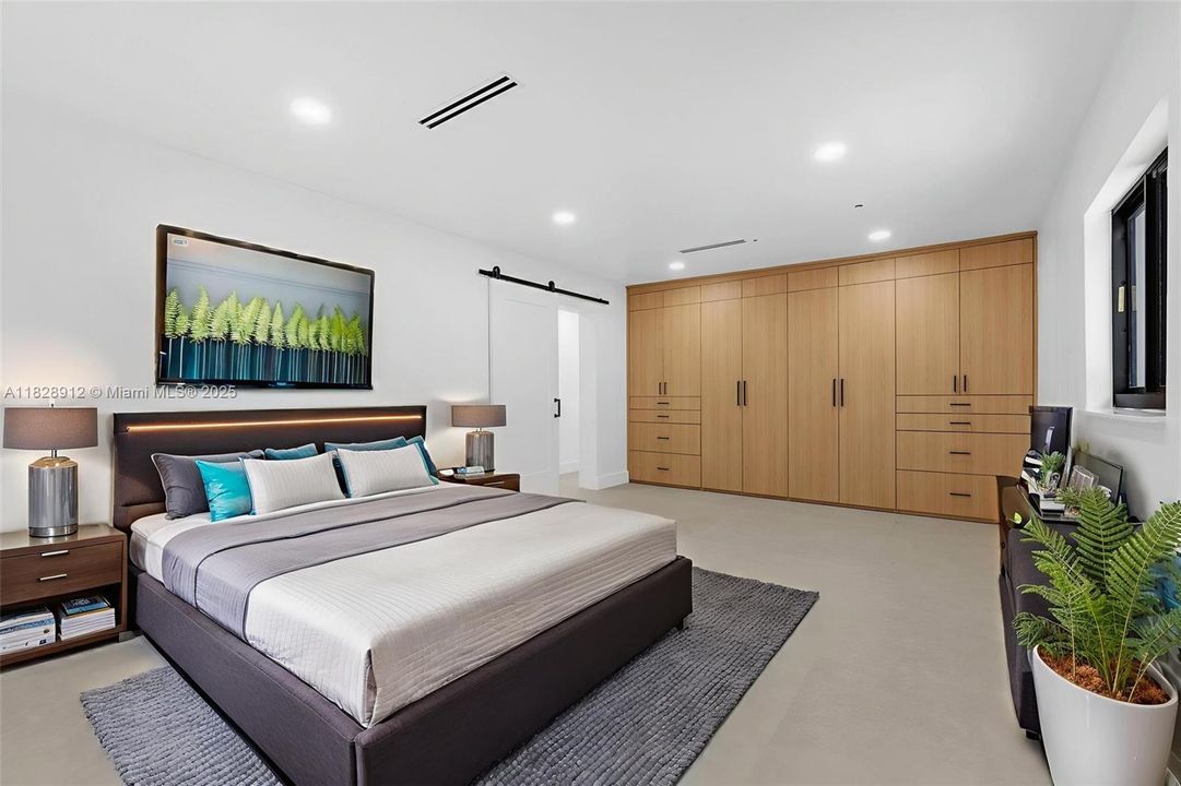 Vendido Recientemente: $779,999 (3 camas, 2 baños, 1886 Pies cuadrados)