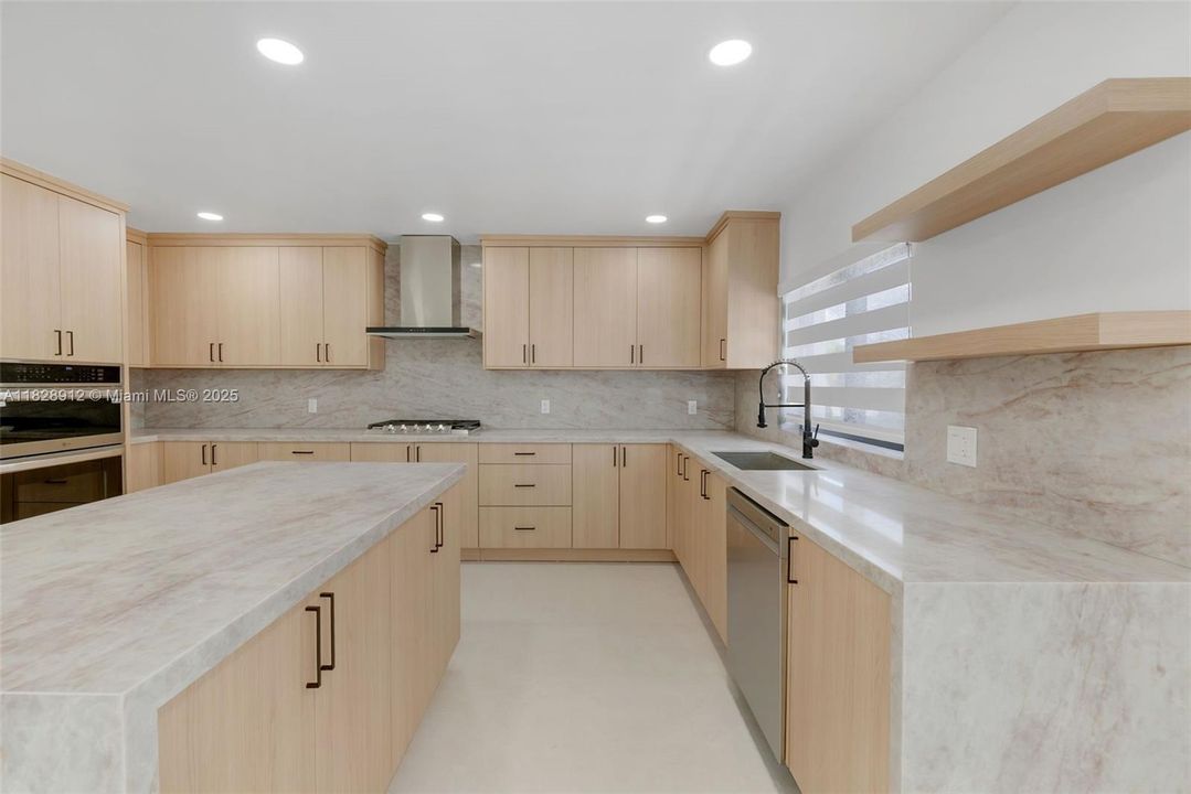 Vendido Recientemente: $779,999 (3 camas, 2 baños, 1886 Pies cuadrados)